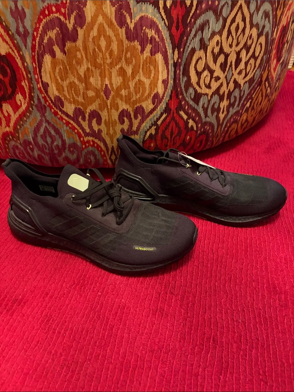 adidas Black Men's Athletic Running Shoes with Subtle Reflective Accents